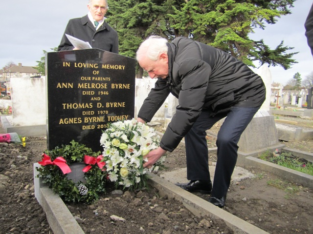 Wreath laying ceremony for Agnes Toohey 1s